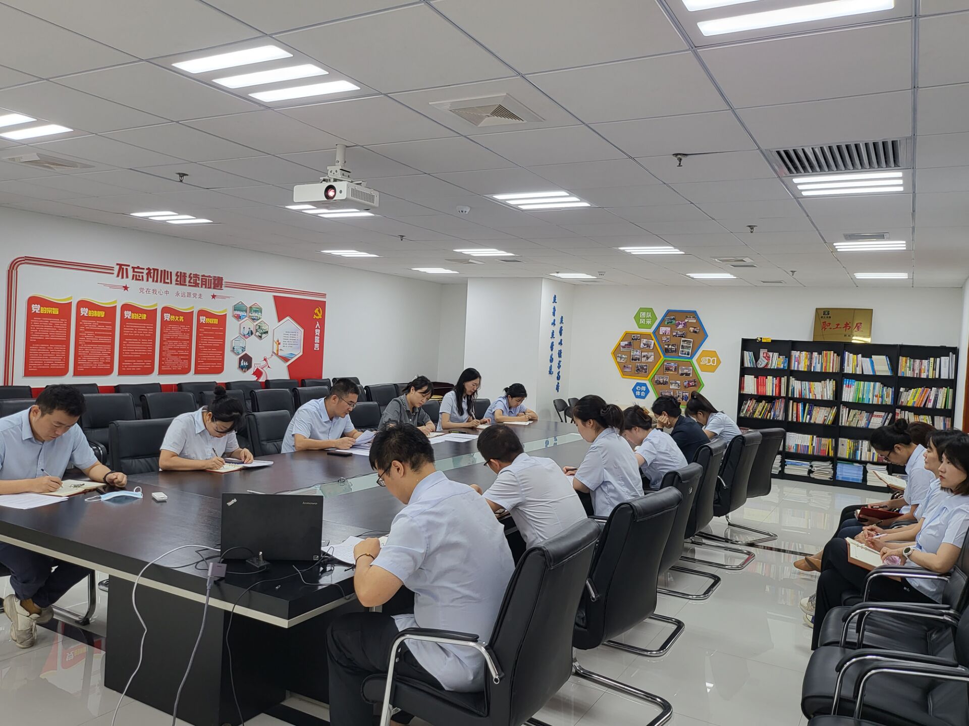 20220825 地建房地產(chǎn)集團(tuán)黨委開(kāi)展紀(jì)律教育學(xué)習(xí)宣傳月活動(dòng).jpg