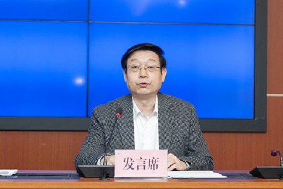 集團(tuán)黨委副書記、總經(jīng)理唐宏軍在主會(huì)場(chǎng)參加會(huì)議并作交流發(fā)言-上傳.jpg
