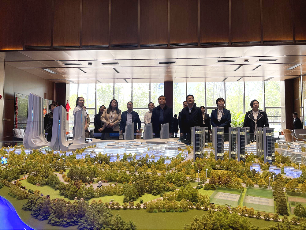 20230413咸陽(yáng)市民主監(jiān)督工作組赴秦創(chuàng)原西部（咸陽(yáng)）科技創(chuàng)業(yè)灣項(xiàng)目參觀調(diào)研.png